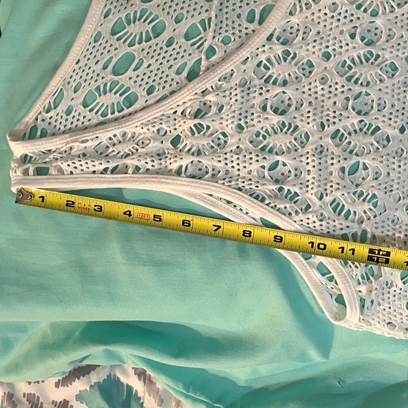 White Crochet Sleeveless Top by Seduzione - Picture 8 of 16